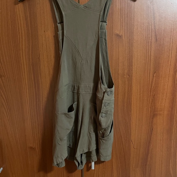 Aritzia Talula Women’s Short Overall - Picture 5 of 5